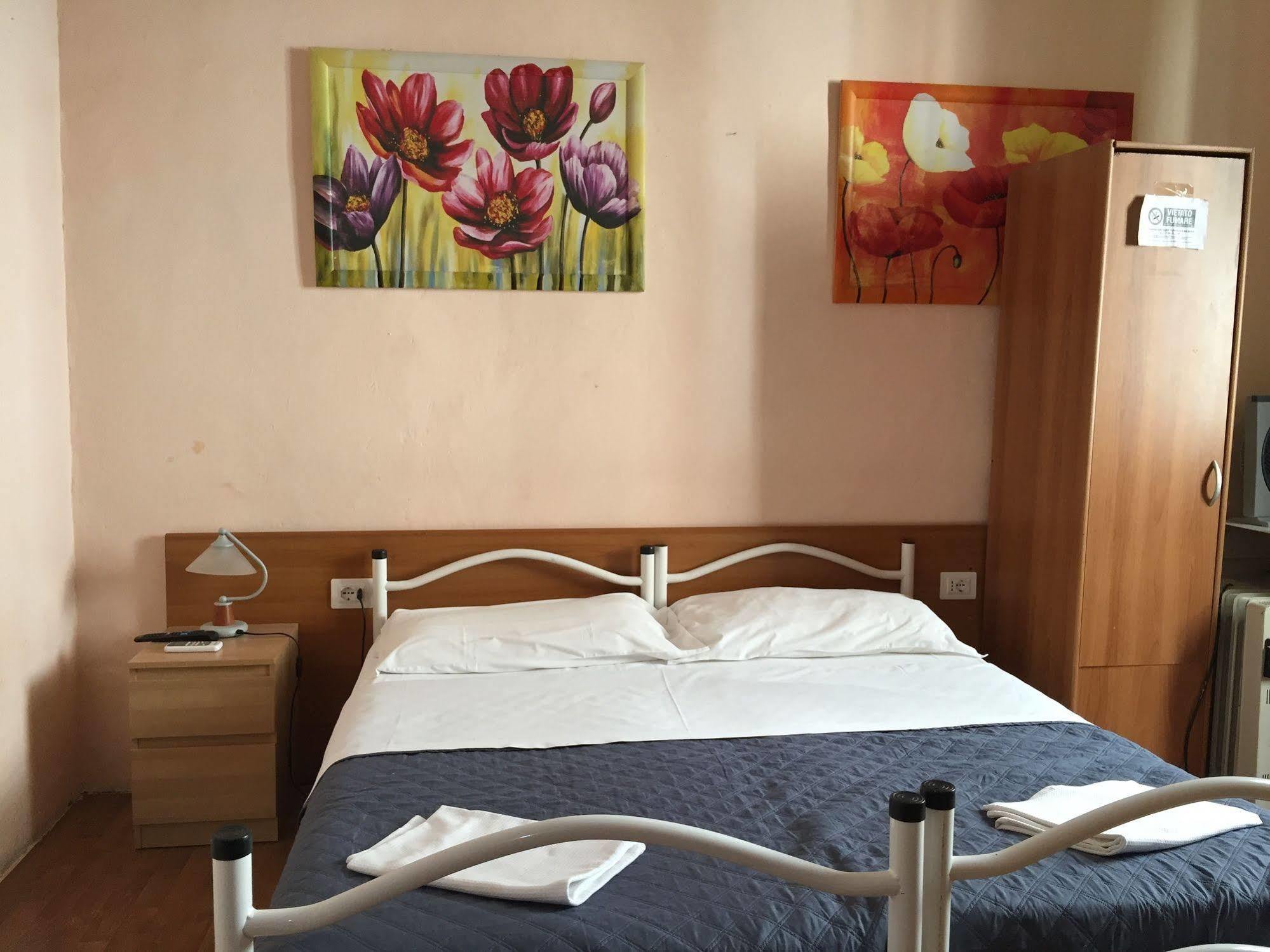Volturno House Hostel Rome Exterior photo